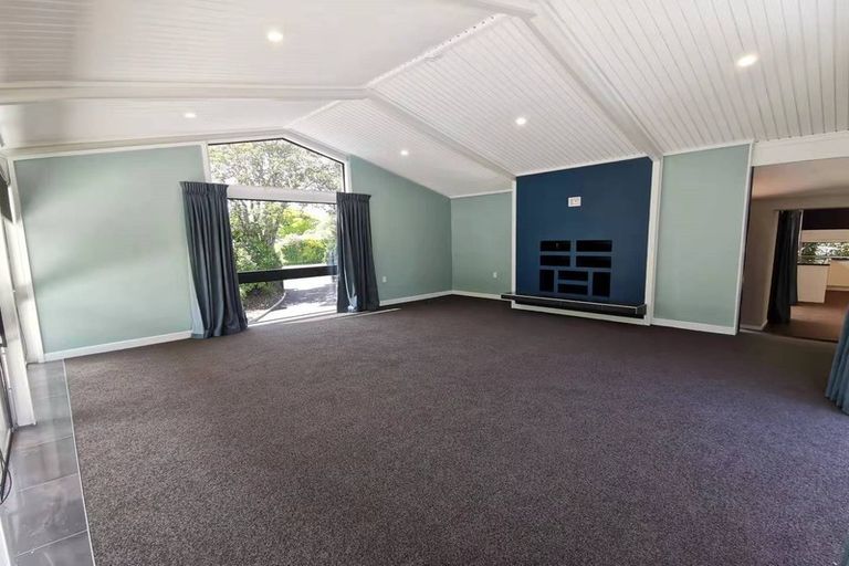 Photo of property in 89 Avonhead Road, Avonhead, Christchurch, 8042