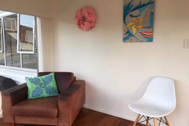 Photo of property in 63a Kiwi Esplanade, Mangere Bridge, Auckland, 2022