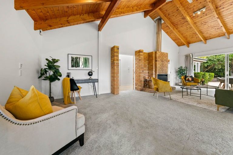 Photo of property in 18 Burgundy Park Avenue, Henderson, Auckland, 0612