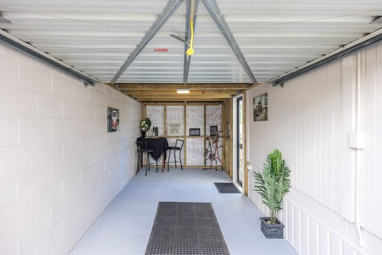 Photo of property in 3/144 Godley Road, Green Bay, Auckland, 0604