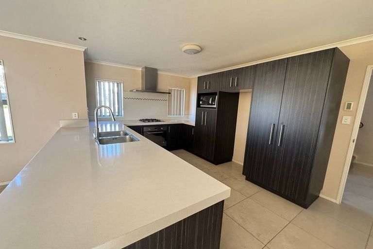 Photo of property in 2 Oakhurst Avenue, Flat Bush, Auckland, 2019