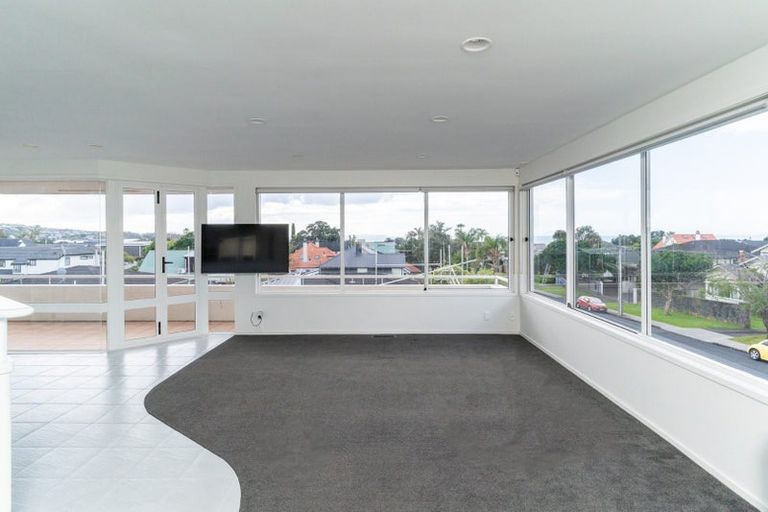 Photo of property in 1/2 Ocean View Road, Milford, Auckland, 0620