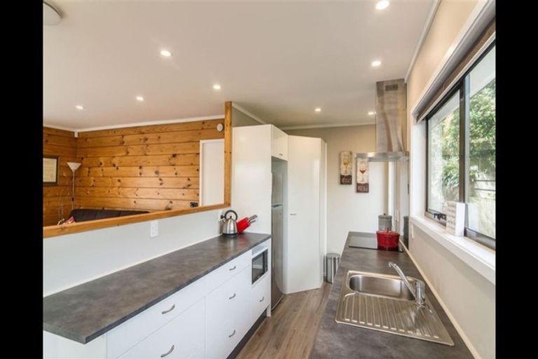 Photo of property in 6 Tatum Way, Johnsonville, Wellington, 6037