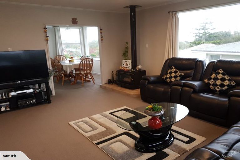 Photo of property in 27 Juniper Road, Sunnynook, Auckland, 0620