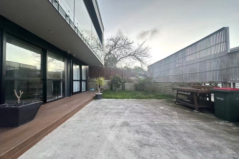 Photo of property in 15 Holiday Road, Stanmore Bay, Whangaparaoa, 0932