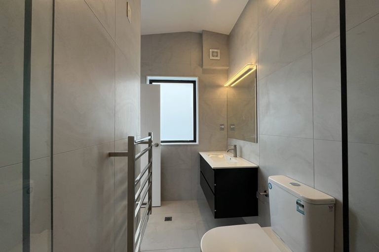 Photo of property in 8/18 Sylvan Crescent, Te Atatu South, Auckland, 0610