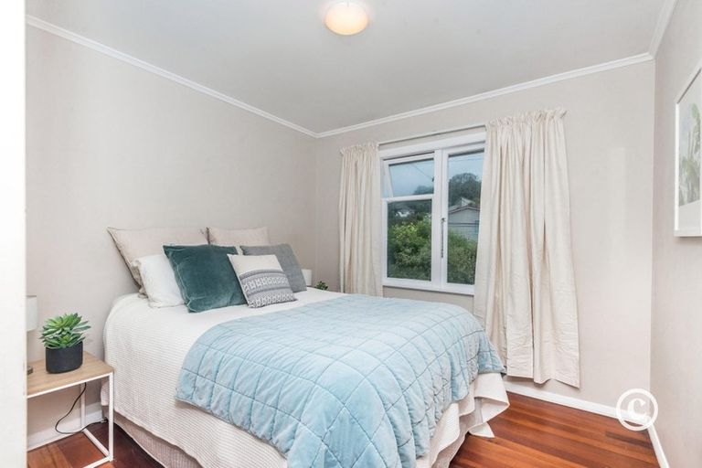 Photo of property in 53 Kiwi Crescent, Tawa, Wellington, 5028