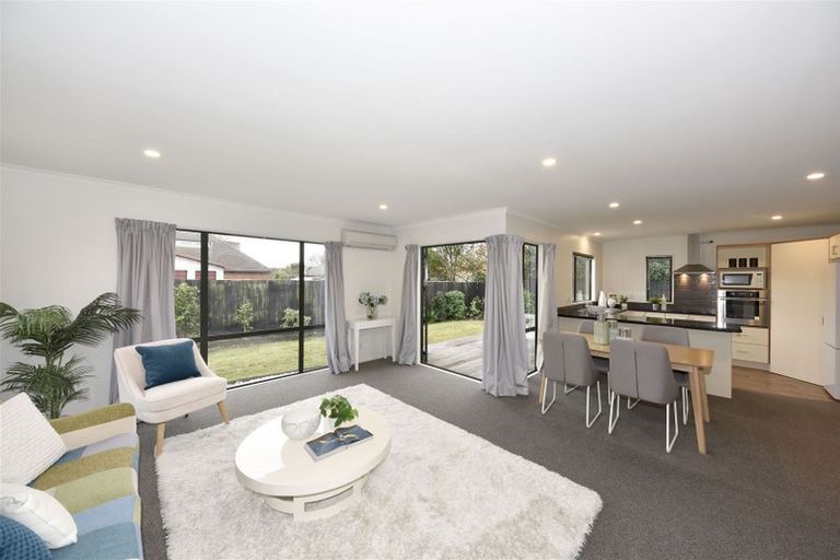 Photo of property in 2/24 Withells Road, Avonhead, Christchurch, 8042