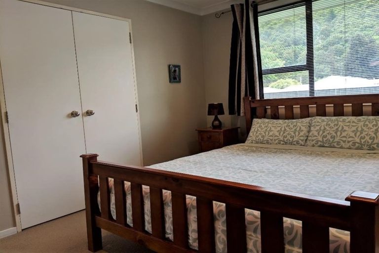 Photo of property in 1/6 Gemstone Drive, Birchville, Upper Hutt, 5018