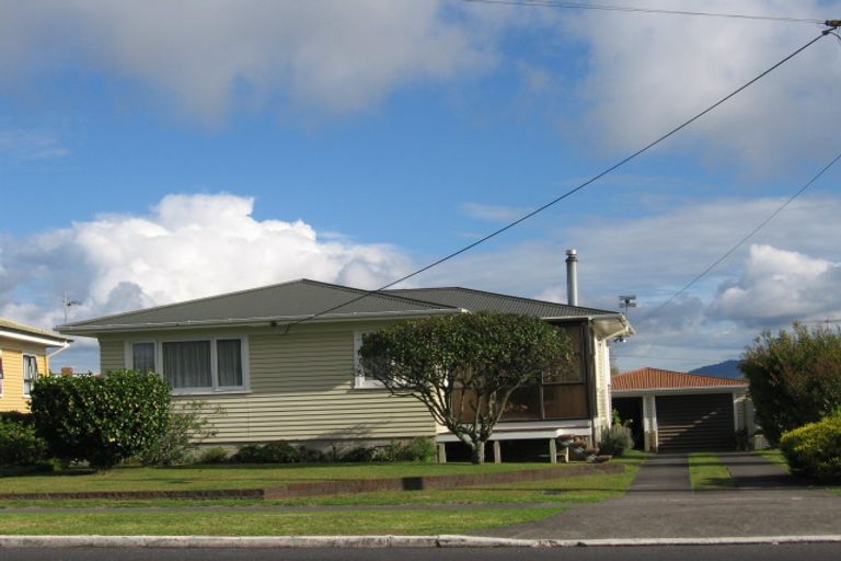 Photo of property in 36 Gloria Avenue, Te Atatu Peninsula, Auckland, 0610
