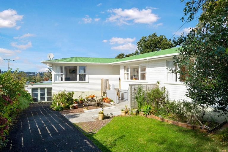 Photo of property in 23 Buscomb Avenue, Henderson, Auckland, 0610