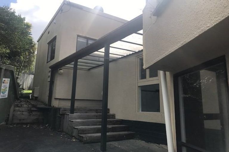 Photo of property in 2/11 Korotaha Terrace, Rothesay Bay, Auckland, 0630