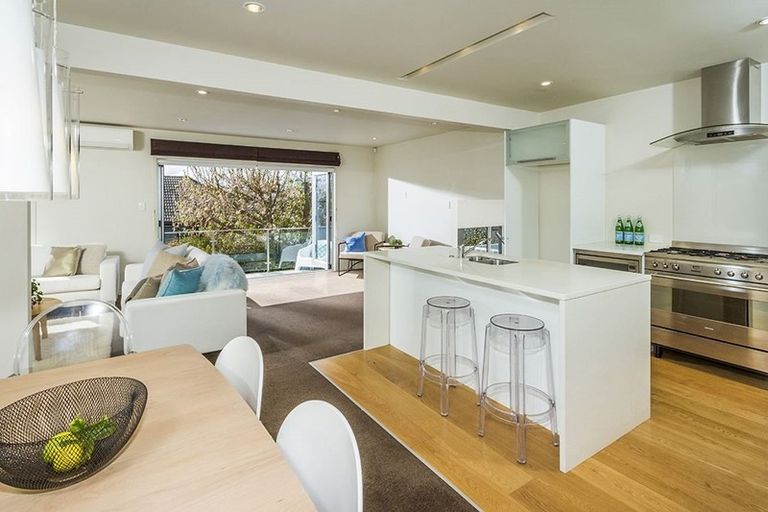 Photo of property in 1/27 Park Rise, Campbells Bay, Auckland, 0630