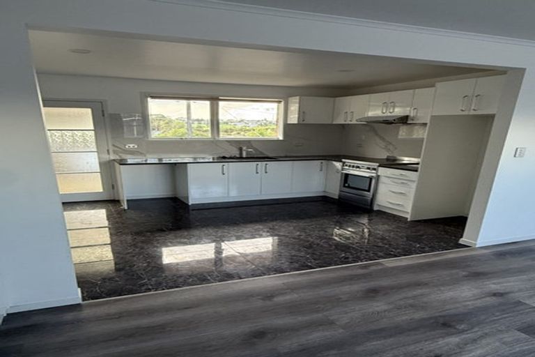 Photo of property in 7/85 Edmonton Road, Henderson, Auckland, 0612