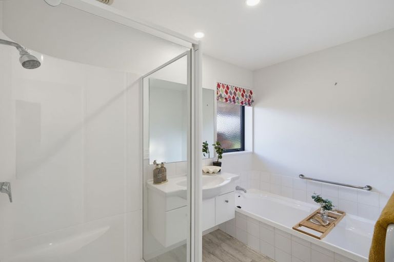 Photo of property in 7 Willowside Place, Amberley, 7410