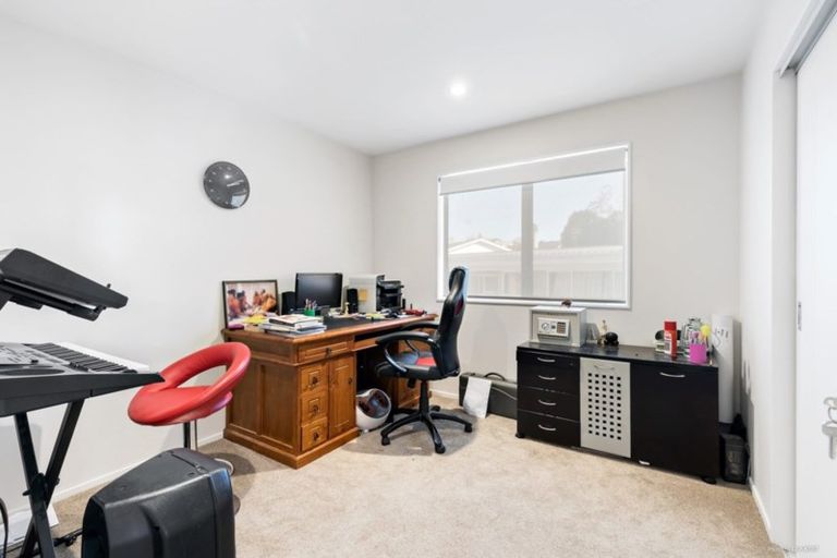 Photo of property in 135a Tiroroa Avenue, Te Atatu South, Auckland, 0610