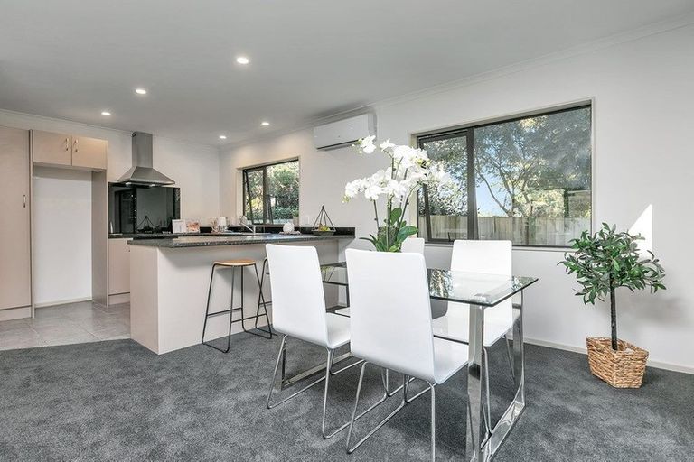 Photo of property in 40a Roberts Road, Glenfield, Auckland, 0629
