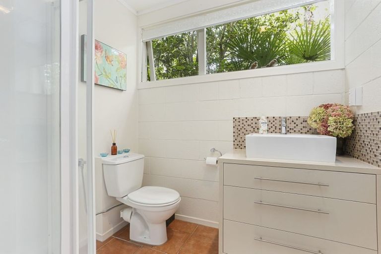 Photo of property in 10 Sandford Street, Campbells Bay, Auckland, 0630