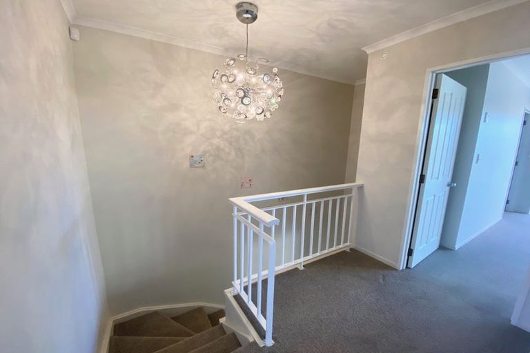 Photo of property in 2/27 Lucienne Drive, Ranui, Auckland, 0612