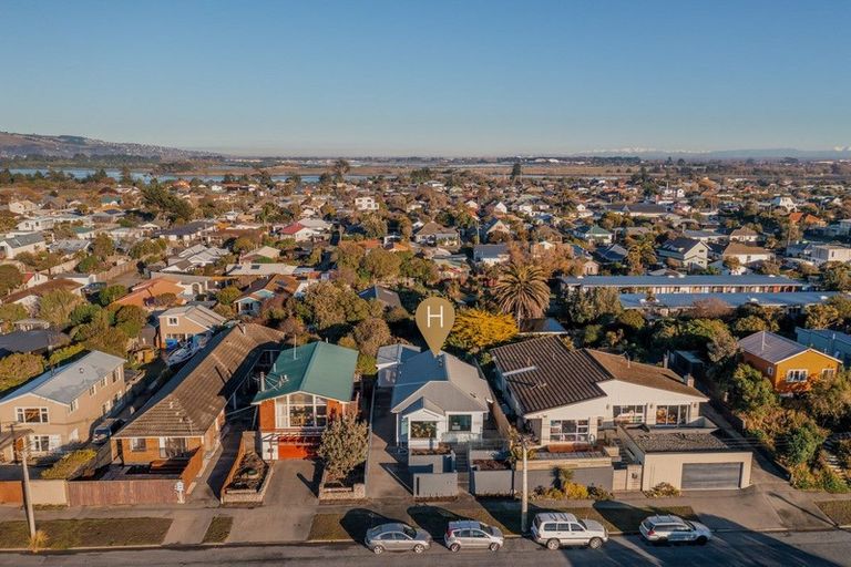 Photo of property in 384 Marine Parade, South New Brighton, Christchurch, 8062