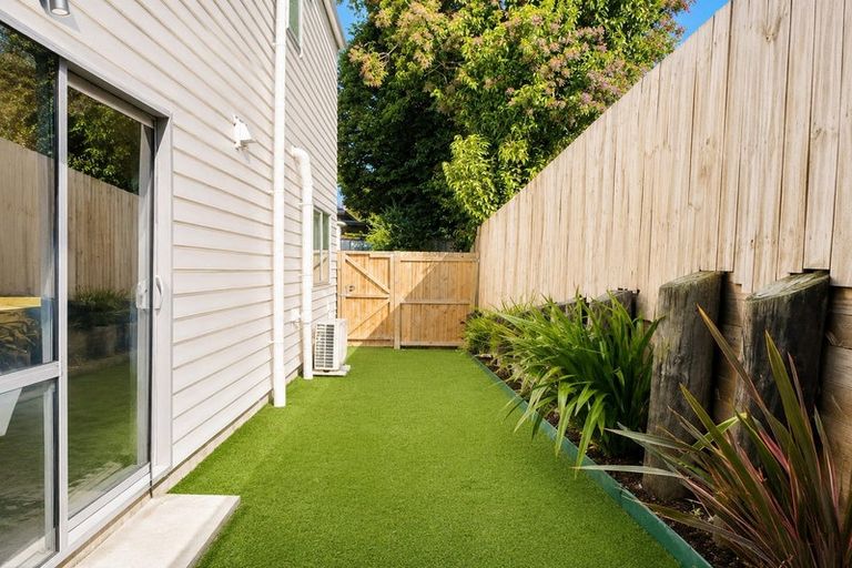 Photo of property in 47d Gossamer Drive, Pakuranga Heights, Auckland, 2010