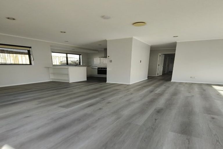 Photo of property in 2/11 Roseneath Place, Birkdale, Auckland, 0626