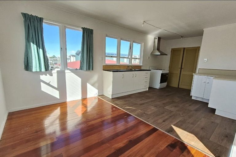 Photo of property in 1/28 Tonar Street, Northcote, Auckland, 0627