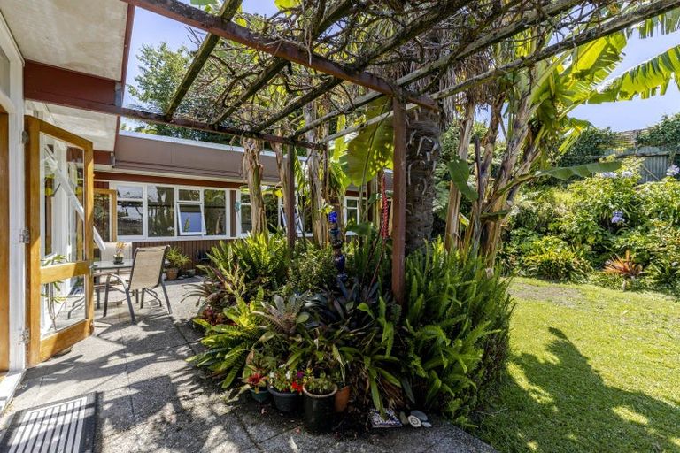 Photo of property in 9 Whitby Place, Westown, New Plymouth, 4310
