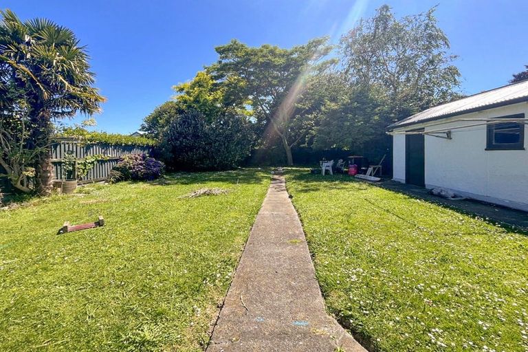 Photo of property in 2 Hendon Place, West End, Palmerston North, 4412