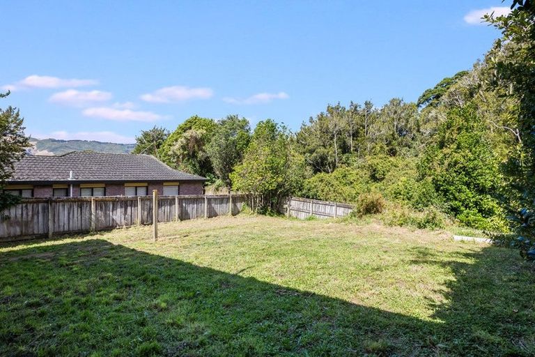 Photo of property in 75 Larsen Crescent, Tawa, Wellington, 5028