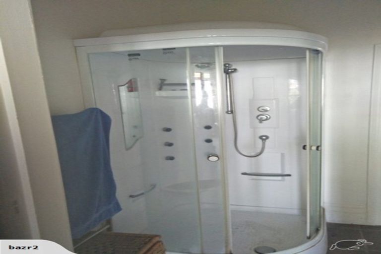 Photo of property in 1/98 Birkenhead Avenue, Birkenhead, Auckland, 0626