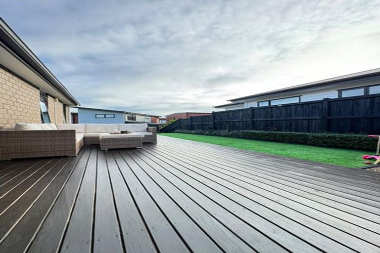 Photo of property in 8 Pakaraka Drive, Papakura, 2110