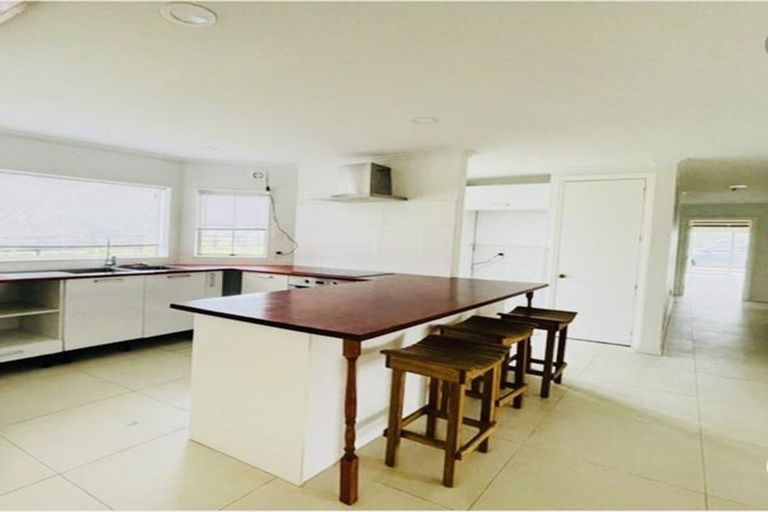 Photo of property in 11 Bream Revel Way, Karaka, Papakura, 2580