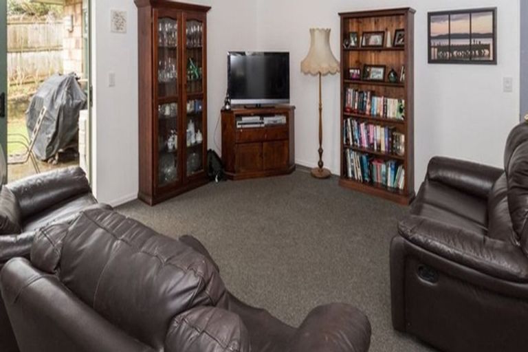 Photo of property in 10 Trillick Place, Tuakau, 2121