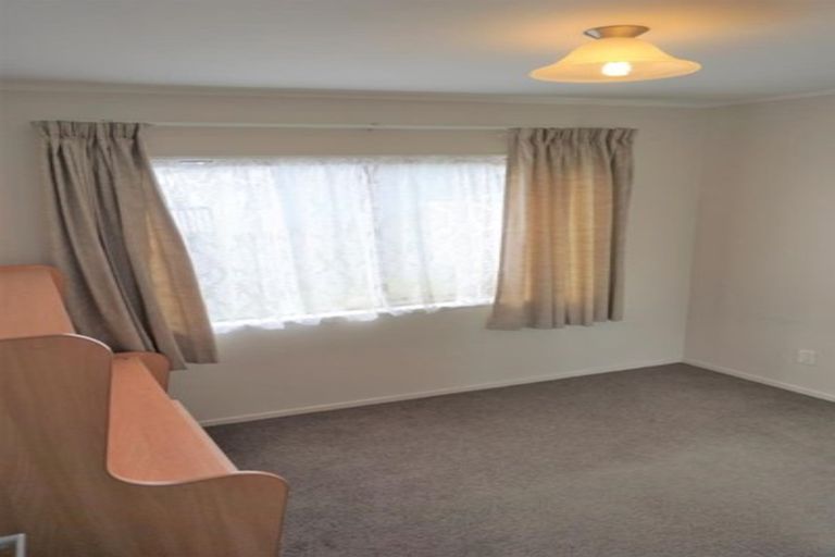 Photo of property in 1/24 Barbados Drive, Unsworth Heights, Auckland, 0632