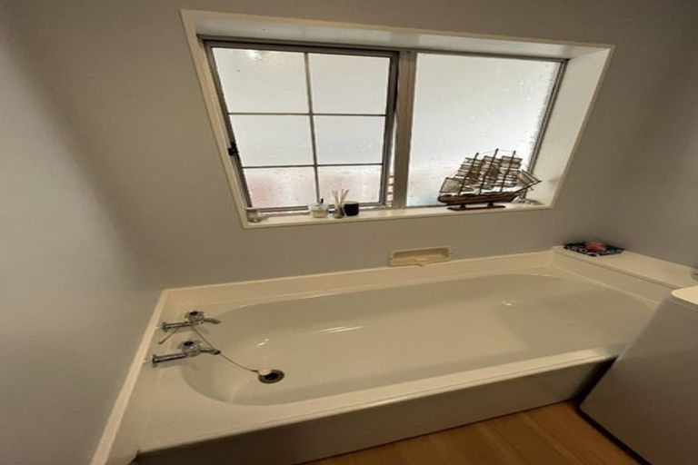 Photo of property in 2/8a Islington Street, Trentham, Upper Hutt, 5018