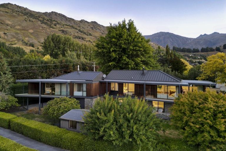 Photo of property in 27 Arrowtn-lke Hayes Road, Lake Hayes, Queenstown, 9371