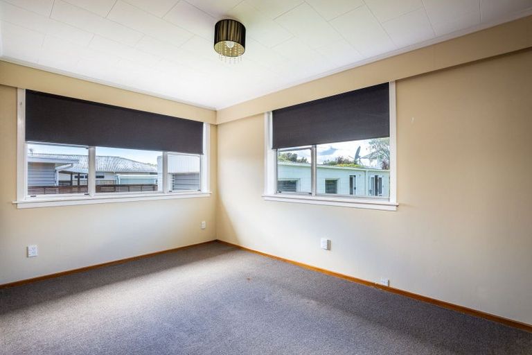 Photo of property in 11 Manu Crescent, Upper Vogeltown, New Plymouth, 4310