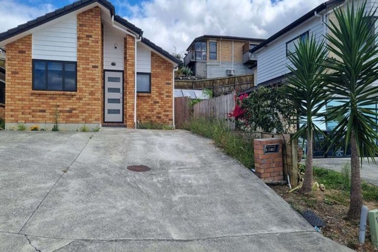 Photo of property in 21 Bangla Place, Massey, Auckland, 0614