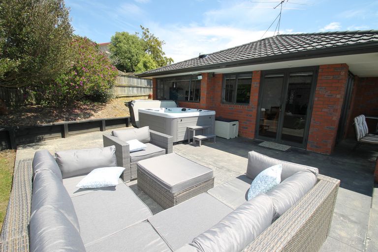 Photo of property in 16 Hogan Place, Fairfield, Dunedin, 9018