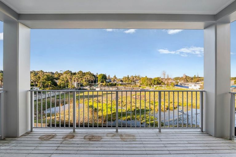 Photo of property in 38 Rewa Rewa Lane, Orewa, 0931