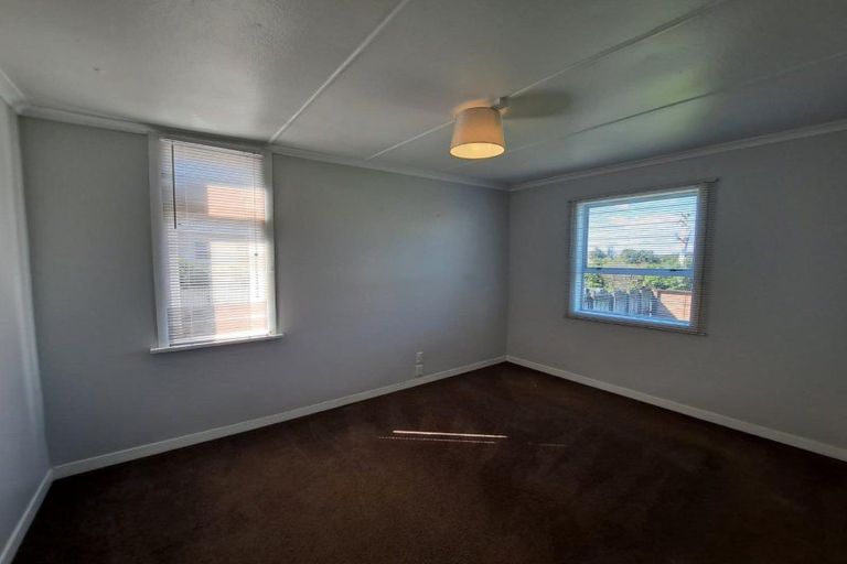 Photo of property in 16 Alberta Road, Glen Avon, New Plymouth, 4312