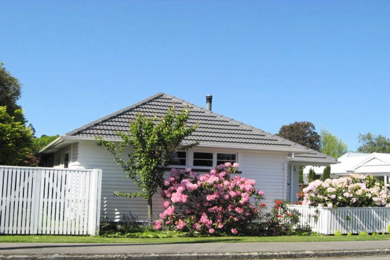 Photo of property in 11 Woodford Terrace, Ilam, Christchurch, 8053