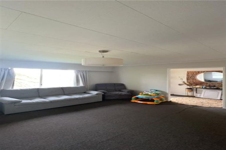 Photo of property in 4 Pahi Place, West Harbour, Auckland, 0618