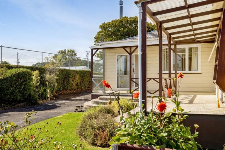 Photo of property in 16 Old South Road, Okato, 4335