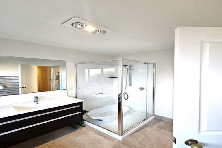 Photo of property in 5 Aspatria Place, Northpark, Auckland, 2013