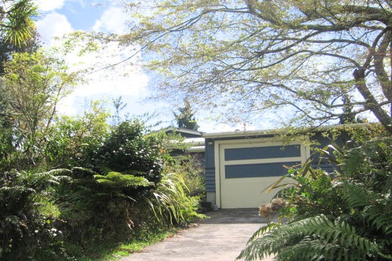 Photo of property in 5 Pryce Road, Lake Okareka, Rotorua, 3076