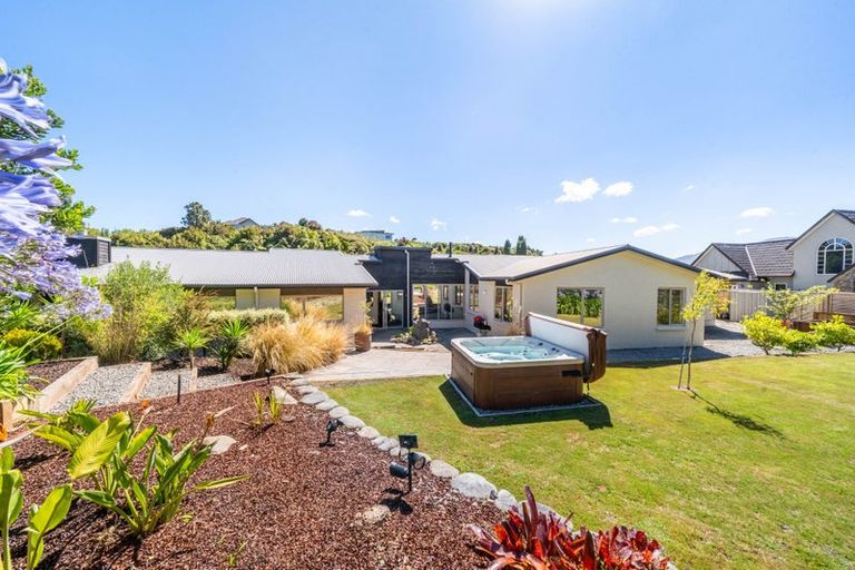 Photo of property in 41 Mount Marua Way, Timberlea, Upper Hutt, 5018
