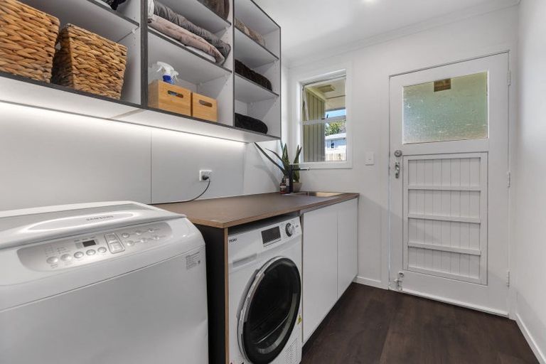 Photo of property in 5 Brixham Place, Merrilands, New Plymouth, 4312