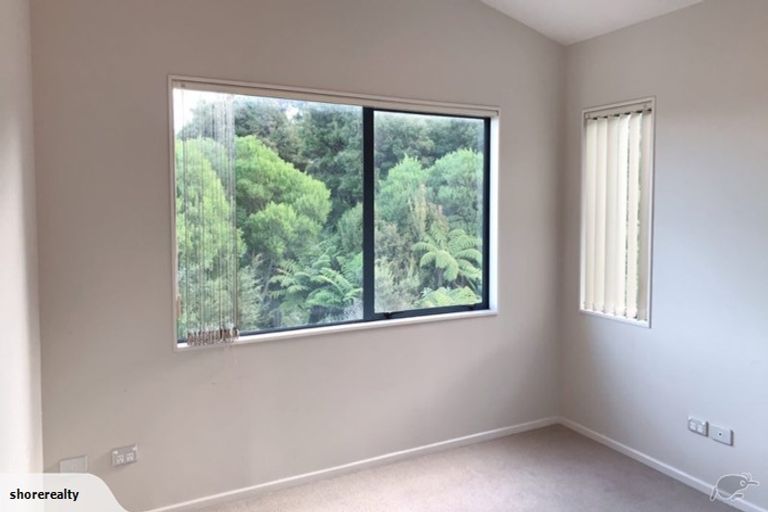 Photo of property in 21 Zara Court, Windsor Park, Auckland, 0632